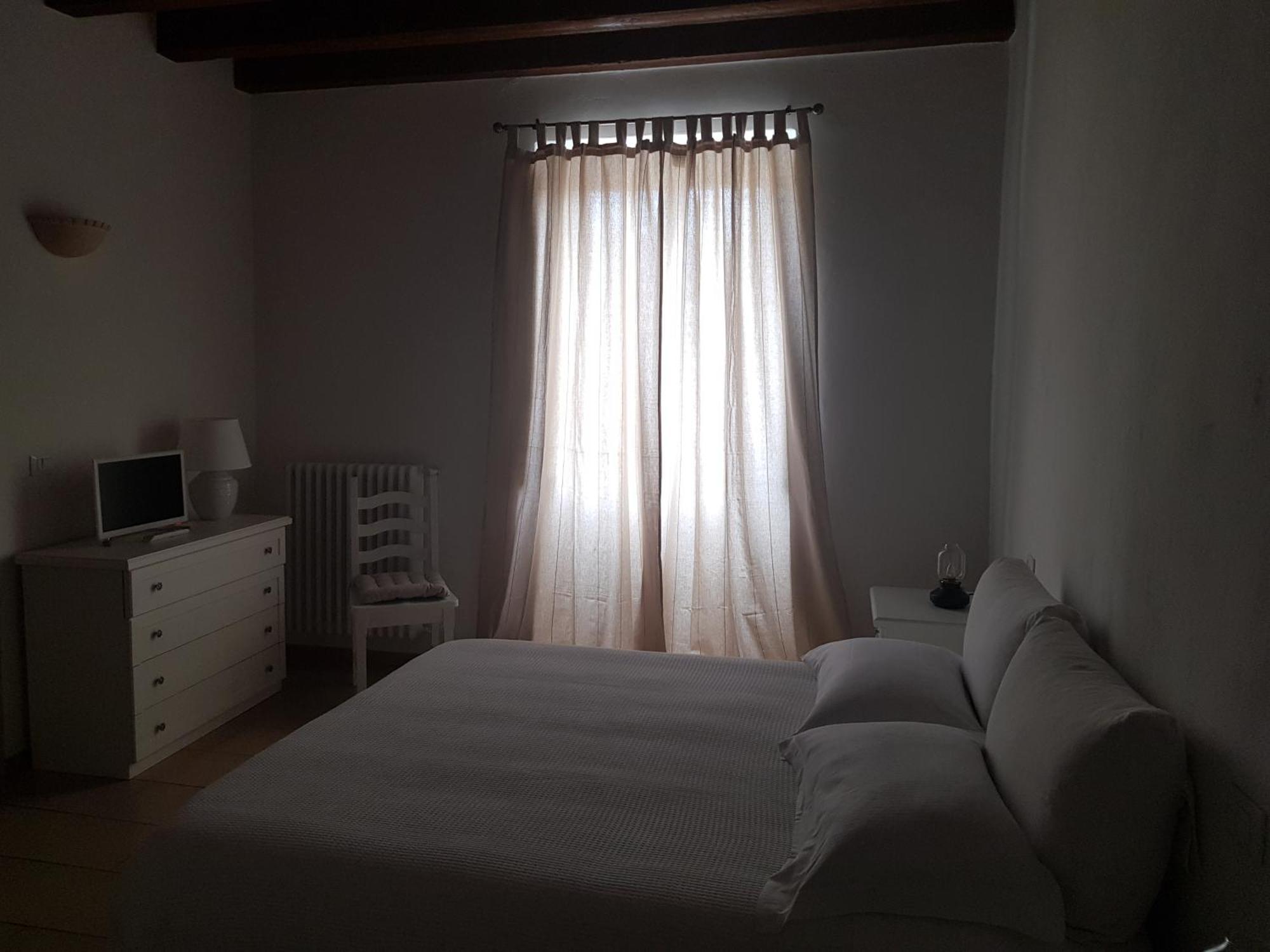 Charmerooms Villa Moroni Стеццано Номер фото